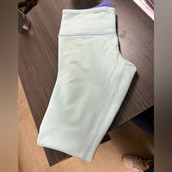 LuLu Lemon Wunder Under Size 8 - Picture 3 of 3